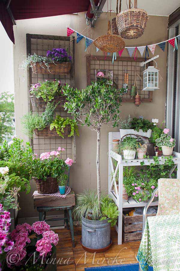 Countrt Style balcony garden idea, 