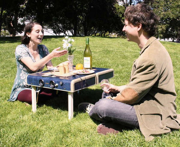 The suitcase was converted into a portable picnic table, the legs of which can be folded inwards.