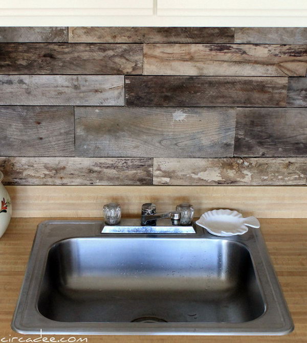 Backsplash from pallet wood. Do not only protect the walls from stains, but also give your kitchen design a decorative touch.