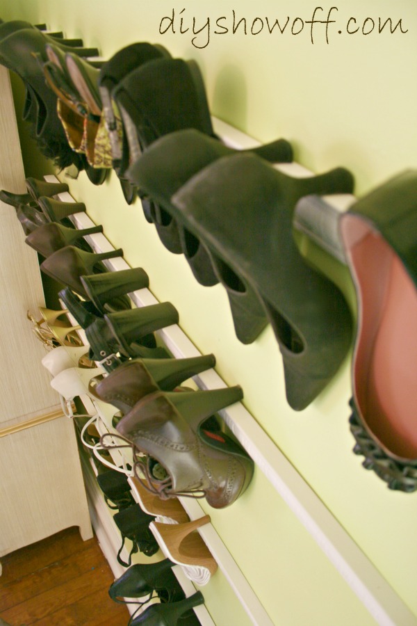 Decorative molding for storing shoes,