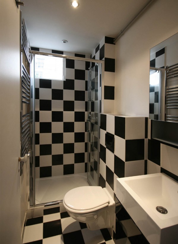 Black and white compact bathroom design
