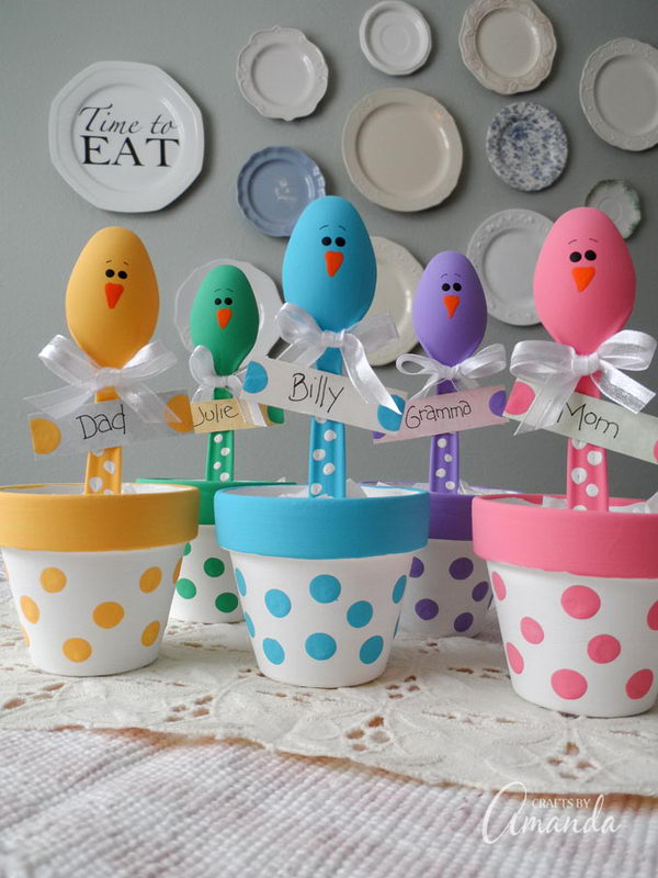 Plastic spoon chicks for Easter. 