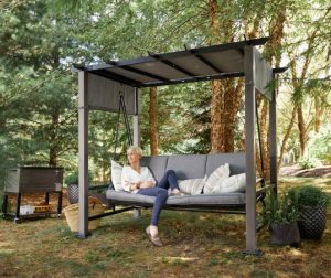 Broyhill Patio Pergola Cushioned Daybed 3-Person Swing | Big Lo