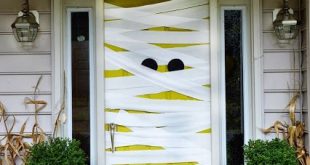 Fall & Halloween Porch Decor | Halloween door decorations .
