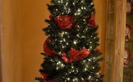 Decorating A Christmas Tree With Mesh Ribbon Tutorial (With images .