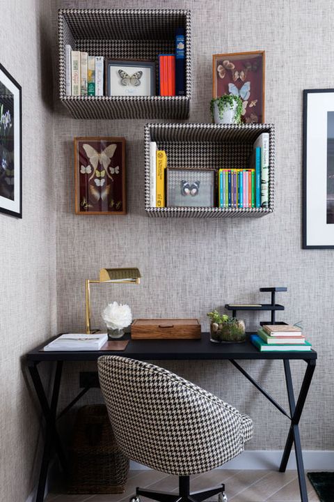 Stylish Bookshelf Decorating Ideas - Unique DIY Bookshelf Decor Ide