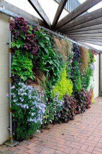 15 Imaginative Wall Garden Ideas for the Uninspired | Vertical .