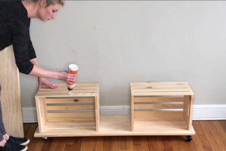 Easy Crate DIY Bench on Wheels | Diy storage bench, Crate bench .