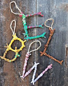 These DIY twig monogram ornaments would be a great Christmas craft .