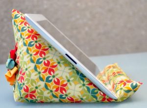 25 DIY iPad Stand Ideas and Tutorials - Hati