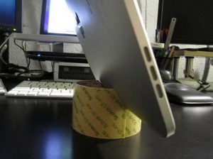 25 DIY iPad Stand Ideas and Tutorials - Hati