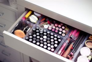 DIY Makeup Tutorials : Makeup Drawer| 13 Fun DIY Makeup Organizer .