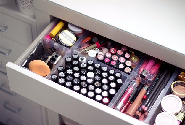 DIY Makeup Tutorials : Makeup Drawer| 13 Fun DIY Makeup Organizer .