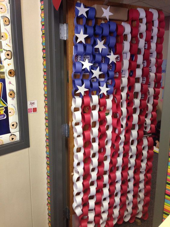Paper-Chain-Flag | DIY Memorial Day Decor Ideas for the Home | DIY .