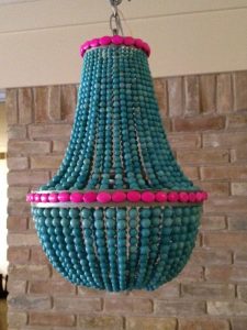 love this, think it could be done DIY? | Beaded chandelier .