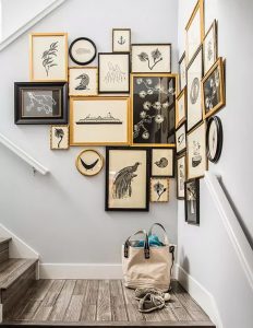 7 Easy Ideas for Decorating a Gallery Wall - Hati