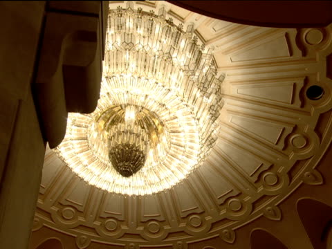 Giant Chandeliers Stock Videos & Royalty-free Footage - Getty Imag