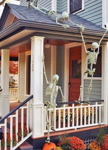 Cute Halloween Front Porch Decorations to Greet Your Guests .