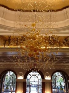 lobby chandelier - Picture of Lotte New York Palace, New York City .