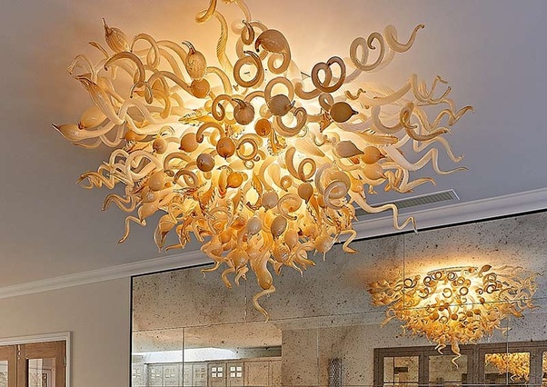 What are the major characteristics of an Italian chandelier? - Quo