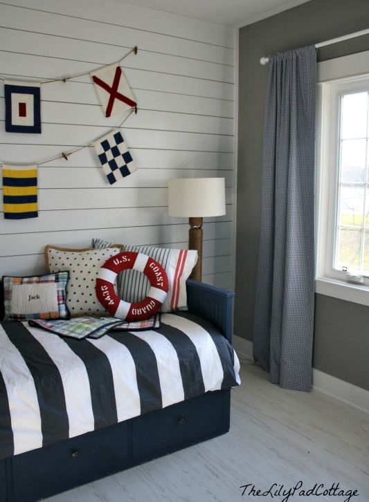 My Paint Colors - 8 Relaxed Lake House Colors | Kids nautical room .