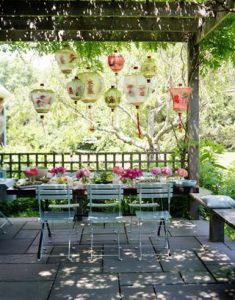 Beautiful and simple outdoor affair with pretty Chinese paper .