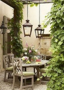 Dynamic Dining! Outdoor lanterns! I spy a Bevolo London Street .