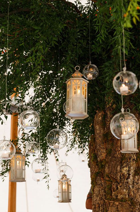 Hanging candle lanterns for an outdoor wedding | Wedding lights .