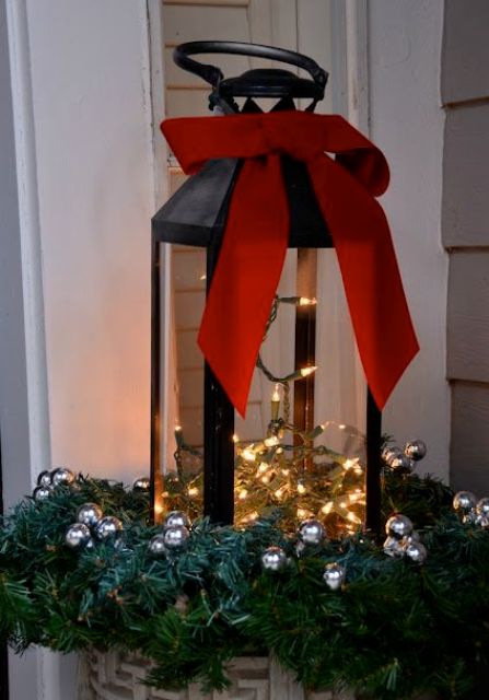 Picture Of cool christmas lanterns decor ideas for outdoors