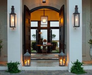 outside lanterns by front door - slubne-suknie.in