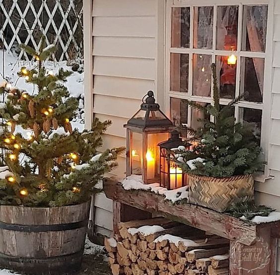 Check out these amazing Front Porch Christmas Decorating Ideas .