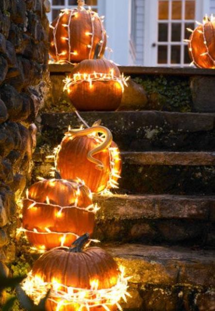 26 Cozy Fall Décor Ideas With Lights - Shelterne
