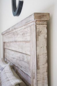 Rustic Headboard {aged wood} | Aging wood, Rustic headboard, Diy .