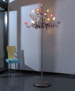 Standing Chandelier Floor Lamp DIY: @denise Case (princessbridal3 .