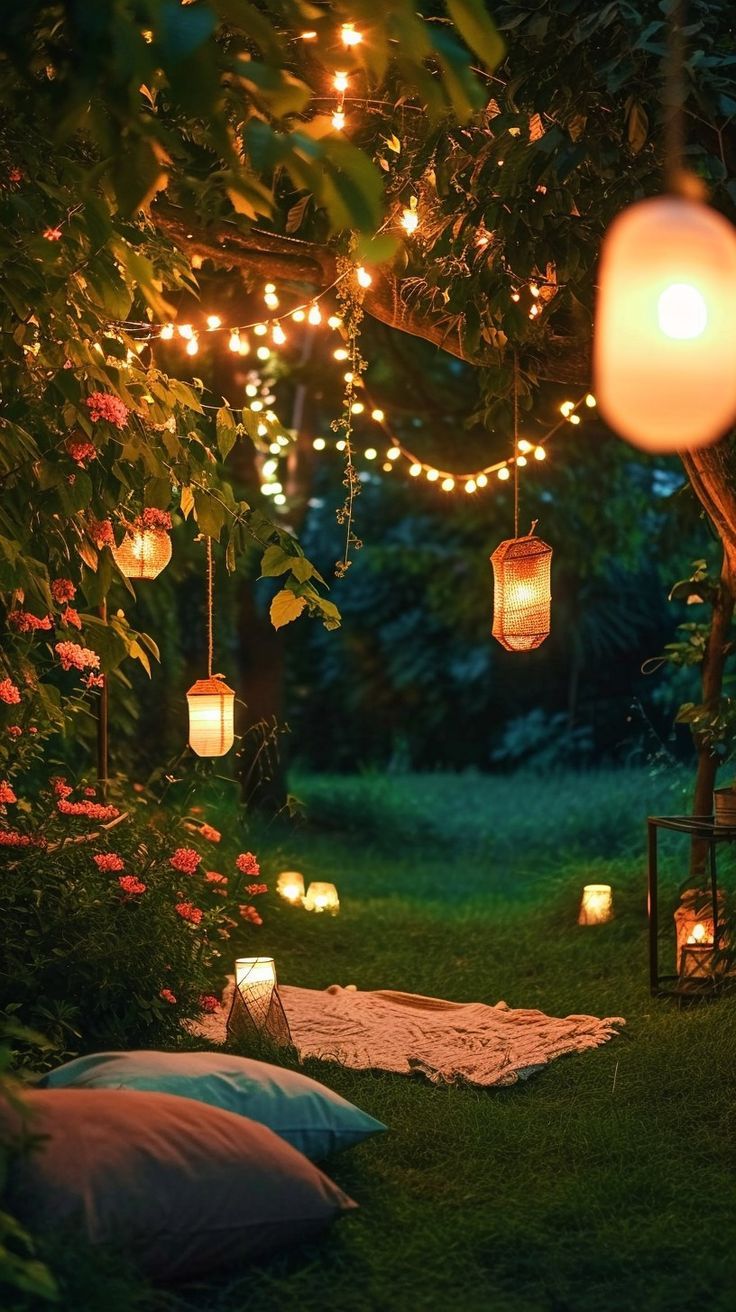 Outdoor Big Lanterns Illuminate Backyard Spaces