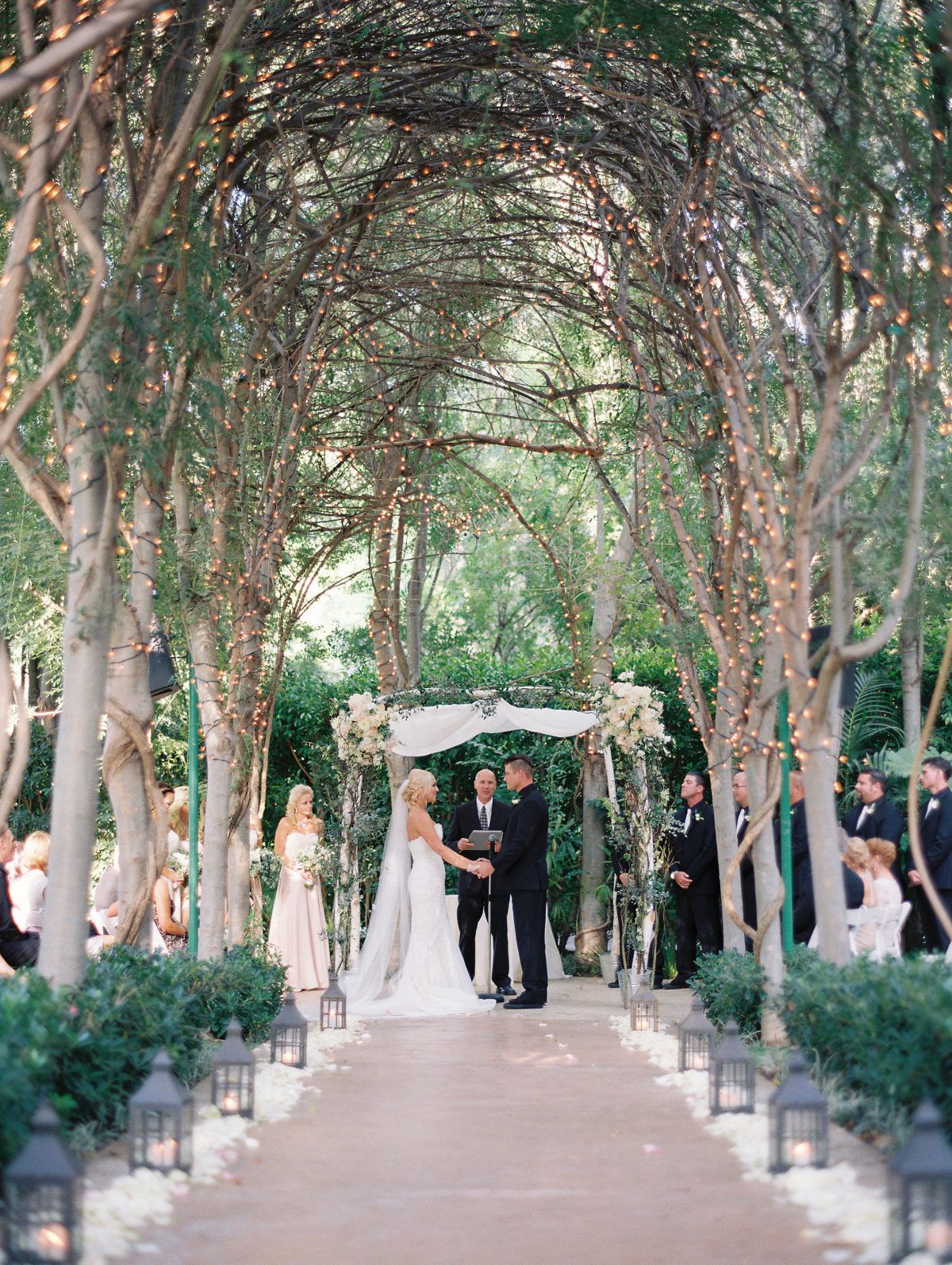 Outdoor Lanterns For Wedding – Adding a Romantic Glow to Your Special Day