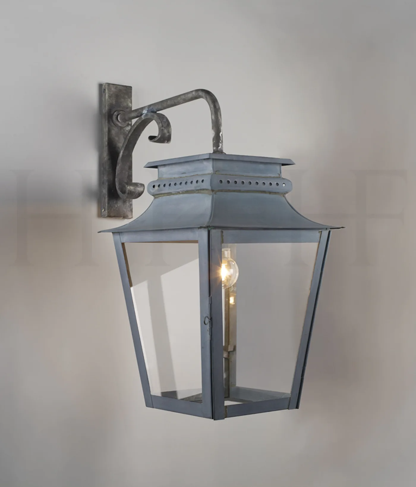 Outdoor Wall Lanterns to Light Up Your Outdoor Space