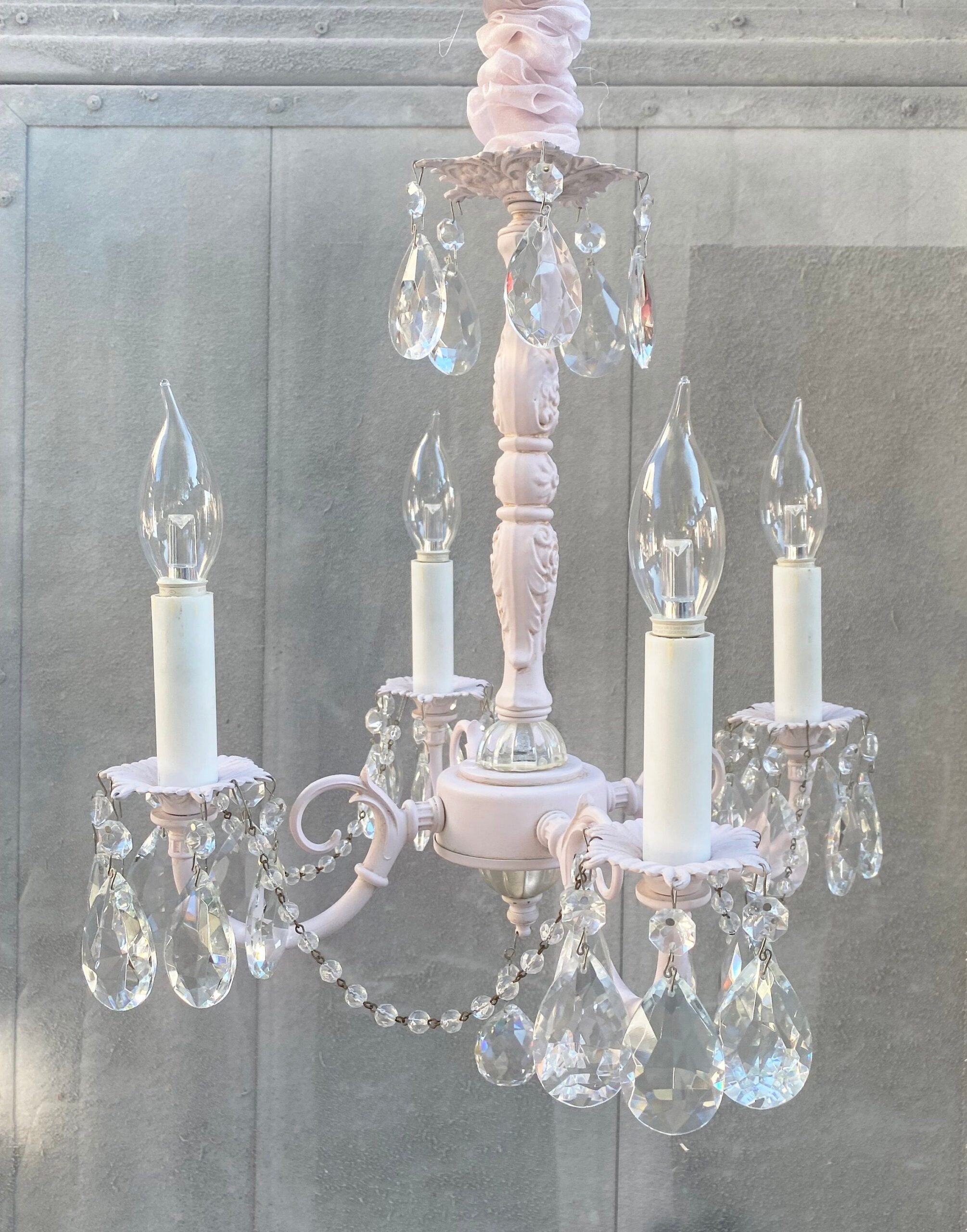 Small Shabby Chic Chandelier Adds Vintage Charm to Any Space