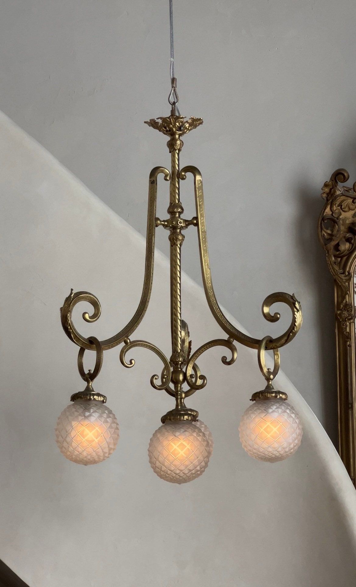 Traditional Brass Chandeliers A Classic Lighting Option for Any Home